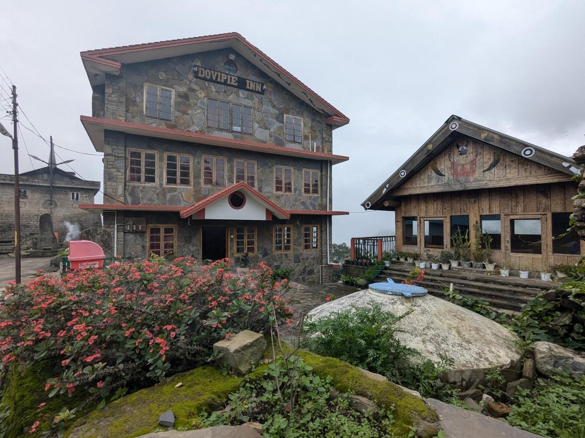 Dovipie Inn Kohima Экстерьер фото