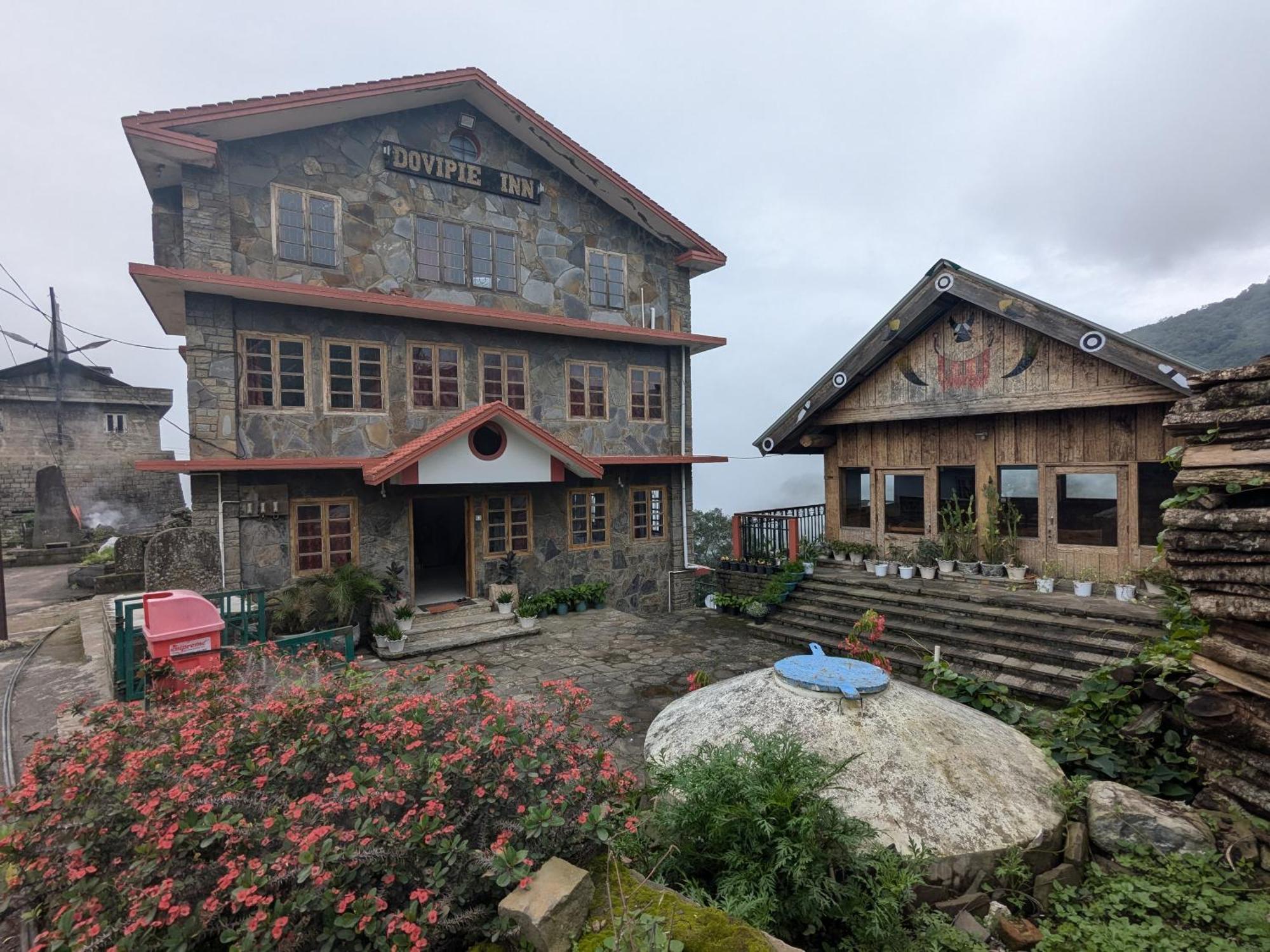 Dovipie Inn Kohima Экстерьер фото
