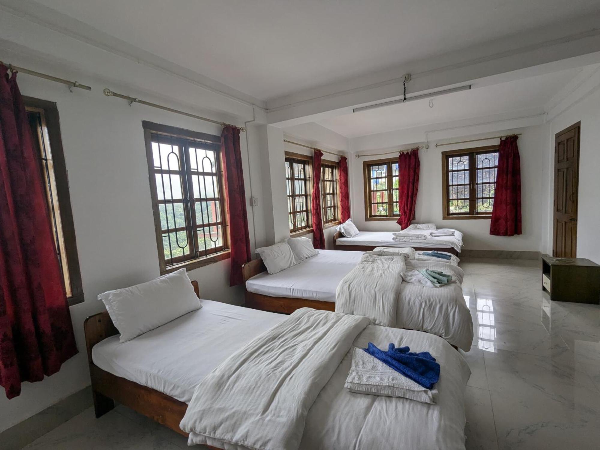 Dovipie Inn Kohima Экстерьер фото